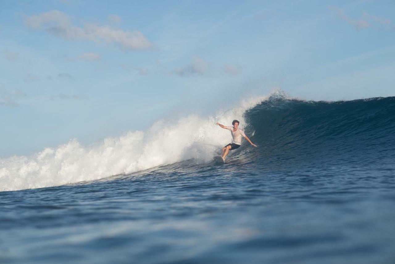 Baturundung Surf Resort Naibos Eksteriør billede
