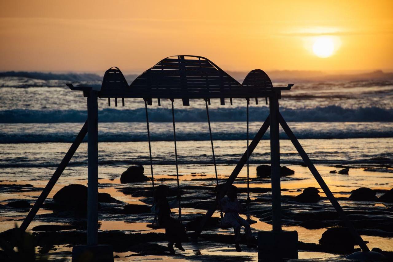 Baturundung Surf Resort Naibos Eksteriør billede